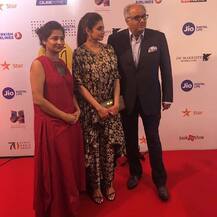 বেডশিট পরেছেন কেন? পোশাক নিয়ে শ্রীদেবীকে খোঁচা ট্রোলেদের 