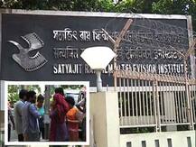 এসআরএফটিআই: ছাত্র-ছাত্রীদের জন্য পৃথক হোস্টেলের সিদ্ধান্ত কর্তৃপক্ষের, মানতে নারাজ ছাত্রীরা, বহিষ্কৃত ১৪