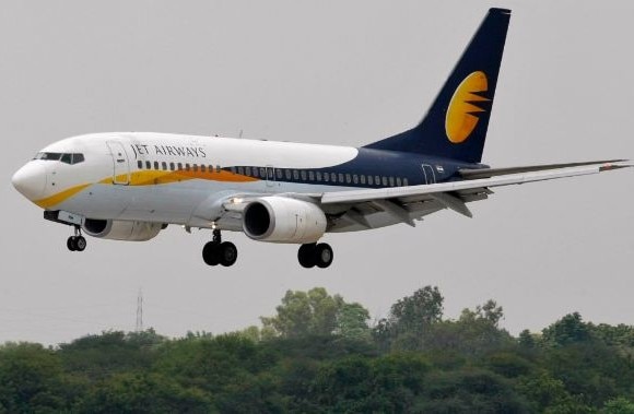 Mid Air Scare For Delhi Indore Jet Airways Flight After Mobile Phone Catches Fire দিল্লি-ইনদওর বিমানে মাঝ আকাশে যাত্রীর মোবাইলে আগুন, আতঙ্ক