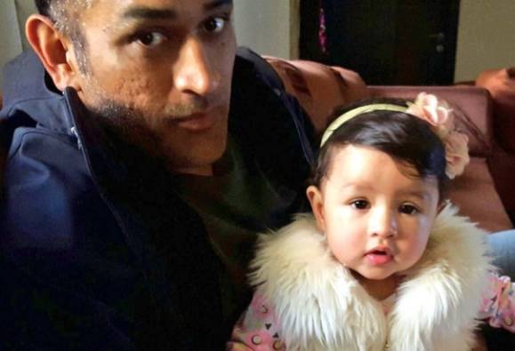 মেয়ে হয়েছে, জানতেনই না ধোনি!