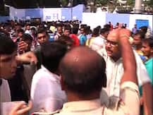 বুধবার অনূর্ধব ১৭ বিশ্বকাপের ব্রাজিল-ইংল্যান্ড সেমিফাইনালের টিকিটের দাবিতে যুবভারতীর সামনে বিক্ষোভ, ঘটনাস্থলে পুলিশ