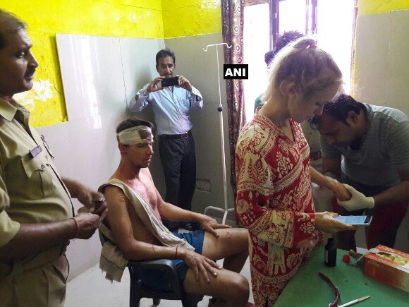 Swiss couple attacked in Fatehpur Sikri, 3 arrested; Centre, UP govt condemn ফতেপুর সিকরিতে সুইস দম্পতির ওপর হামলা, গ্রেফতার ৩, রিপোর্ট তলব সুষমার