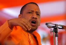 আগরায় আদিত্যনাথের জনসভায় নিষিদ্ধ কালো জামা পরা লোকজন