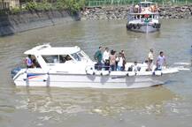 দেখুন! বিবাহবার্ষিকীতে শাহরুখ, গৌরী, সঙ্গে সুহানা ও আবরাম, গেটওয়ে অফ ইন্ডিয়ার সামনে