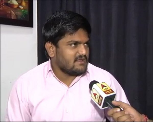 Hardik sets November 3 deadline for Congress to come clean on Patel, threatens protest পতিদার সংরক্ষণ: ৩ নভেম্বরের মধ্যে স্পষ্ট অবস্থান জানাক কংগ্রেস, নইলে অমিত শাহের মতো বিক্ষোভ, হুঁশিয়ারি হার্দিকের