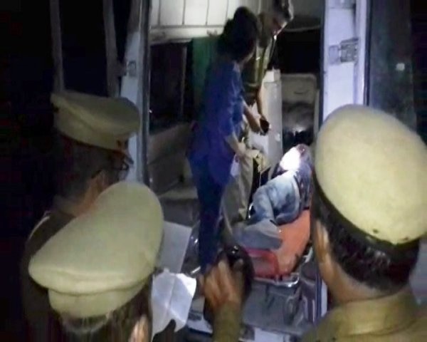 rampur gang rape:4 accused raped sister,brother injured উত্তরপ্রদেশে হাইওয়েতে ভাইকে ছুরি দিয়ে কুপিয়ে বোনকে ‘গণধর্ষণ’