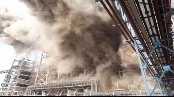 18 dead, scores scorched as NTPC boiler explodes; CM announces compensation উত্তরপ্রদেশে এনটিপিসি-র বয়লার ফেটে মৃত ১৮, জখম বহু, শোকপ্রকাশ প্রধানমন্ত্রী-সনিয়ার, ক্ষতিপূরণ ঘোষণা রাজ্যের