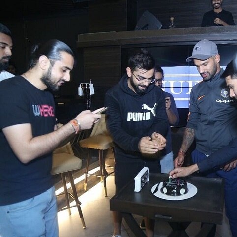 Team India party at Virat Kohli’s restaurant ahead of 1st T20I vs New Zealand দেখুন, বিরাট কোহলির রেস্তোরাঁয় ভারতীয় দলের পার্টি