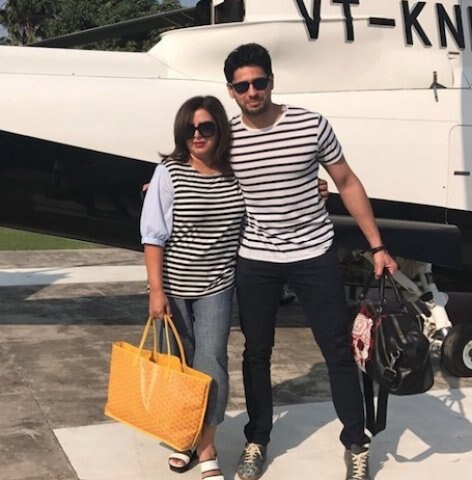 কর্ণের হেলিকপ্টারে করে আলিবাগ পৌঁছন ফারাহ ও সিদ্ধার্থ। 