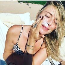 সমুদ্রতীরে মারিয়া শারাপোভা