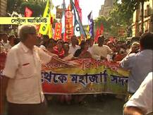 সন্ত্রাস থেকে ডেঙ্গু, তৃণমূলের বিরুদ্ধে একই দিনে পথে বাম-কংগ্রেস, জোড়া মিছিলে শহরে তীব্র যানজট, ভোগান্তি নিত্যযাত্রীদের