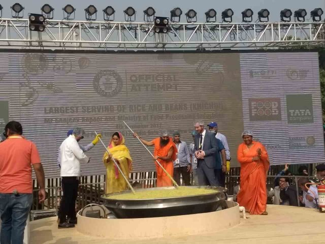 বণিকমহল সিআইআই-এর সঙ্গে যৌথ উদ্যোগে এই অনুষ্ঠানের আয়োজক ছিল কেন্দ্রীয় খাদ্য প্রক্রিয়াকরণ মন্ত্রক। উপস্থিত ছিলেন কেন্দ্রীয় মন্ত্রী হরসিমরত কৌর।