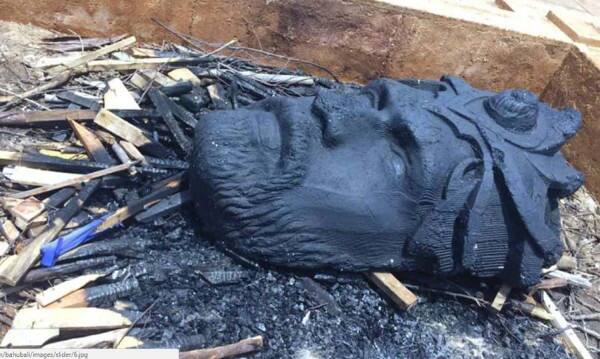 ছবিতে ছিল বল্লালদেবের বিশাল এক মূর্তি। সেটি তৈরির জন্য প্রথমে তার ছোট থ্রি ডি মডেল বানানো হয়। তারপর তৈরি হয় আসল মূর্তি। ফাইবারের ওই মূর্তি তৈরি করতে ৩টি ইন্ডাস্ট্রিয়াল ক্রেন লেগেছিল, কাজ করেন প্রায় ২০০ শ্রমিক। 