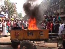 ডেঙ্গিতে মৃত ২, রণক্ষেত্র গার্ডেনরিচ, ক্ষিপ্ত জনতার ওপর পুলিশের লাঠিচার্জ