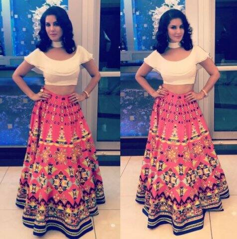 রিসেপশনে সানির পোশাক। 