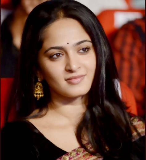 রাত আটটার মধ্যে নৈশভোজ নিয়ম করে শেষ করেন। 