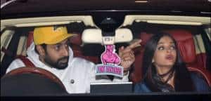 দেখুন: আপত্তিকর অ্যাঙ্গেল থেকে ঐশ্বর্যর ছবি তোলায় ফটোগ্রাফারকে ধমক অভিষেকের