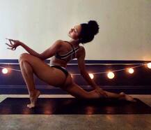 দেখুন: ইনস্টাগ্রামে হট ছবি দিয়ে কেমন শোরগোল ফেলেছেন এই তরুণী যোগব্যায়াম প্রশিক্ষক