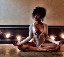 দেখুন: ইনস্টাগ্রামে হট ছবি দিয়ে কেমন শোরগোল ফেলেছেন এই তরুণী যোগব্যায়াম প্রশিক্ষক