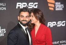 পুরস্কার অনুষ্ঠানে অন্য তারকাদের ফিকে করে রেড কার্পেটে ঝড় তুললেন বিরুষ্কা