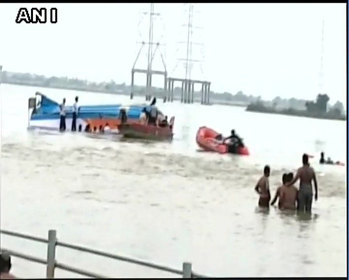 AP: 14 drown, 9 missing as boat capsizes in Krishna river অন্ধ্রপ্রদেশে নৌকাডুবি, মৃত ১৪, নিখোঁজ ৯