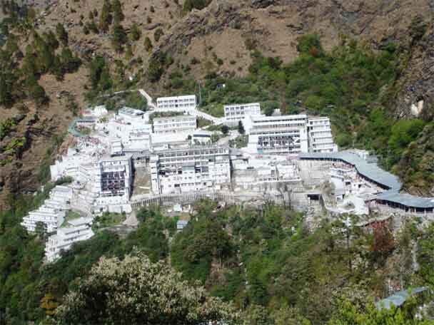 Not more than 50,000 devotees allowed at Vaishno Devi shrine: NGT বৈষ্ণোদেবী মন্দিরে দৈনিক ভক্ত সংখ্যা ৫০ হাজারে বেঁধে দিল ট্রাইব্যুনাল