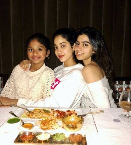 ছিলেন দুই মেয়ে জাহ্নবী ও খুশি।