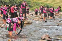 চিনের এই গ্রামে মহিলাদের পা পর্যন্ত লম্বা চুল, পাক ধরে না বয়সেও, কীভাবে পান তাঁরা এমন চুল, জেনে নেব রহস্য