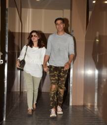 স্ত্রী টুইঙ্কল ও ছেলে আরভের সঙ্গে সিনেমা দেখে বার হচ্ছেন অক্ষয় কুমার