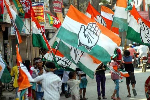 gujrat polls: Congress declares final candidate list গুজরাতে চূড়ান্ত প্রার্থী তালিকা কংগ্রেসের, টিকিট পেলেন না চার বর্তমান বিধায়ক