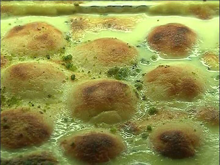 ক্রেতাদের কাছে কড়াপাকের রসগোল্লারও কদর কম নয়! অনায়াসেই রাখা যায় ৪-৫ দিন।