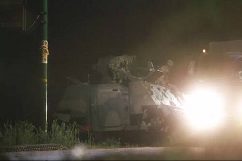 সেনাবাহিনী জিম্বাবোয়ের ক্ষমতা দখল করার ফলে এবার মুগাবের বদলে বরখাস্ত হওয়া ভাইস-প্রেসিডেন্ট এমার্সন এমনাঙ্গাগওয়ার প্রেসিডেন্ট হওয়ার সম্ভাবনা উজ্জ্বল। গত সপ্তাহেই তাঁকে বরখাস্ত করেন মুগাবে। তবে এবার তিনি নিজেই ক্ষমতা হারালেন