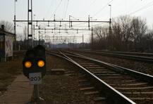 কাঁধে তুলে দৌড়ে নিয়ে এলেন কনস্টেবল, প্রাণ রক্ষা ট্রেন থেকে পড়ে জখম ব্যক্তির