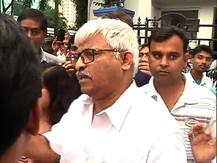 ডেঙ্গি ইস্যুতে বিরোধীরা যখন সরকারের বিরুদ্ধে সুর চড়াচ্ছে, তখন সেই রোগেই আক্রান্ত হলেন সুজন চক্রবর্তী