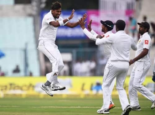 আজ ৬ ওভার বল করে কোনও রান না দিয়ে তিন-তিনটি উইকেট নিয়ে নজির গড়েছেন লাকমল