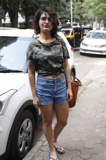 কখনও শাড়িতে এলোকেশী, কখনও আবার হট প্যান্টে চূড়ান্ত সাহসী আমিরের এই নতুন আবিষ্কার