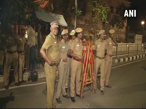 Jayalalithaa’s Poes Garden residence raided by I-T officials, TTV claims vendetta জয়ললিতার বাসভবনে আয়কর হানা, মোদী-বিজেপি-র বিরুদ্ধে প্রতিহিংসার অভিযোগ দীনাকরণের