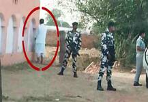 রাস্তায় মহারাষ্ট্রের মন্ত্রীর মূত্রত্যাগের ভিডিও ভাইরাল, সমালোচনা