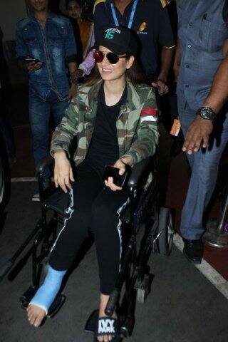 কঙ্গনা ছাড়া অভিনয় করছেন সোনু সুদ, সুরেশ ওবেরয়, অতুল কুলকার্নি ও অঙ্কিতা লোখান্ডে। 