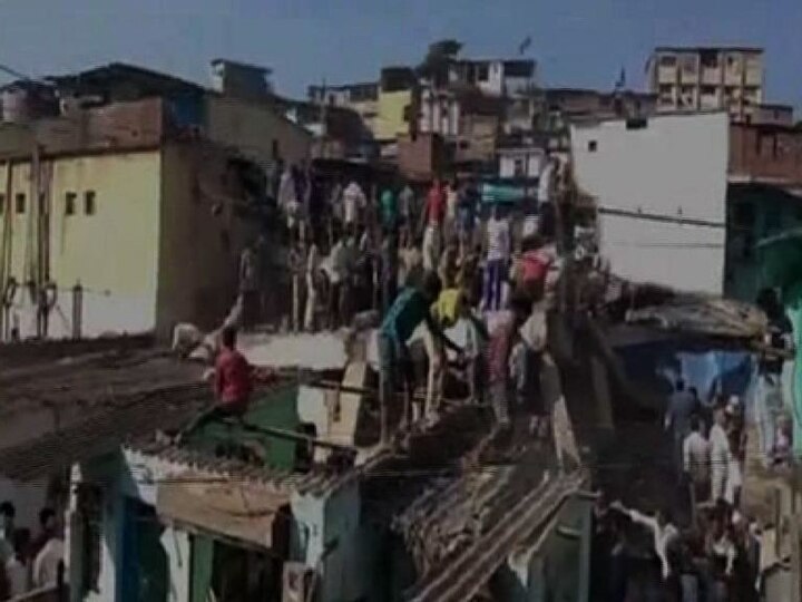Building collapses in Bhiwandi near Mumbai; many feared trapped মুম্বইয়ের ভিওয়ান্ডিতে বহুতল ভেঙে বিপত্তি, ধ্বংসস্তূপের তলা থেকে উদ্ধার একজনের দেহ