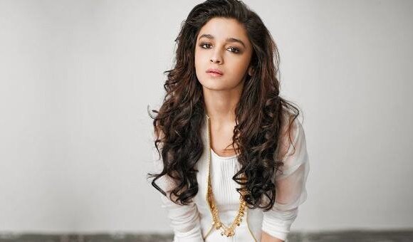 Padmavati Row: Alia Bhatt tweets about ‘threats made without punishment’ পদ্মাবতী বিতর্ক: হুমকি দেওয়া হলেও, কোনও শাস্তি হচ্ছে না, দাবি আলিয়ার