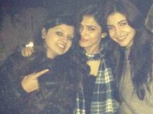 অনুষ্কা ও সাক্ষী ধোনি ছোটবেলার বন্ধু?