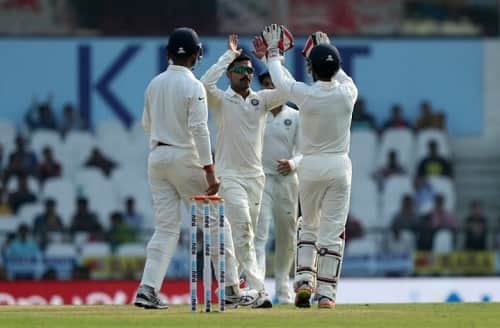 নাগপুরে শ্রীলঙ্কার বিরুদ্ধে সিরিজের দ্বিতীয় টেস্টের দ্বিতীয় দিনের শেষে দারুণ জায়গায় ভারতীয় দল। প্রথম ইনিংসে শ্রীলঙ্কার ২০৫ রানের জবাবে ভারতের রান ২ উইকেটে ৩১২