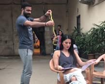 দেখুন ভিডিও: আচমকা কানের পাশে সাপের ঠান্ডা স্পর্শ, ভয়ে আঁতকে উঠলেন সানি লিওন