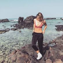 হট বিকিনি ছবি পোস্ট করে উষ্ণতা বাড়ালেন রুশ টেনিস তারকা মারিয়া শারাপোভা