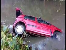 ঘুটিয়ারি শরিফে নয়ানজুলি থেকে উদ্ধার গাড়ি, ভেতরে জোড়া মৃতদেহ