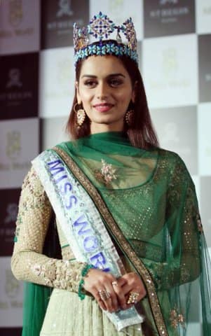 প্রিয়ঙ্কা চোপড়ার ১৭ বছর পর বিশ্বসুন্দরী হয়েছেন ভারতের মানুষী। 