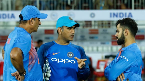 Virat Kohli, MS Dhoni & Ravi Shastri to discuss pay hike with BCCI বেতন বৃদ্ধি নিয়ে বোর্ডের দ্বারস্থ হতে চলেছেন কোহলি, ধোনি ও শাস্ত্রী