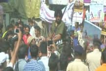 গুজরাতে ভোটের প্রচারে বেনিয়মের অভিযোগে আটক কংগ্রেসের ‘গব্বর’ ও ‘ঠাকুর’