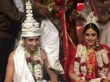 দীর্ঘদিনের বন্ধু, বদলে গেলেন স্বামী-স্ত্রীতে, বিয়ে করলেন টলি অভিনেতা গৌরব-ঋদ্ধিমা